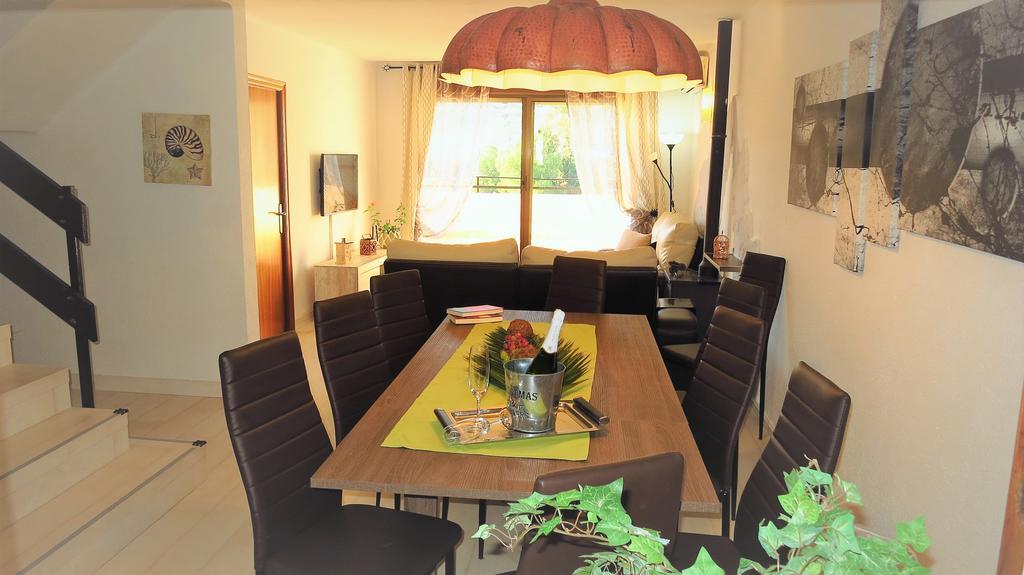 Claire Seaview & Beach-Apartment مونغات المظهر الخارجي الصورة