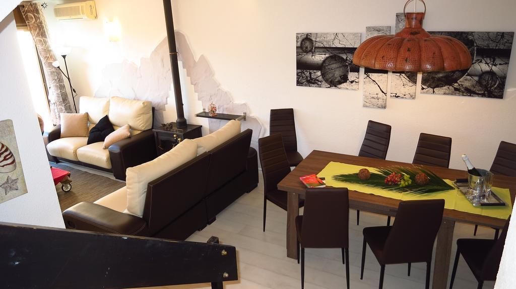 Claire Seaview & Beach-Apartment مونغات المظهر الخارجي الصورة